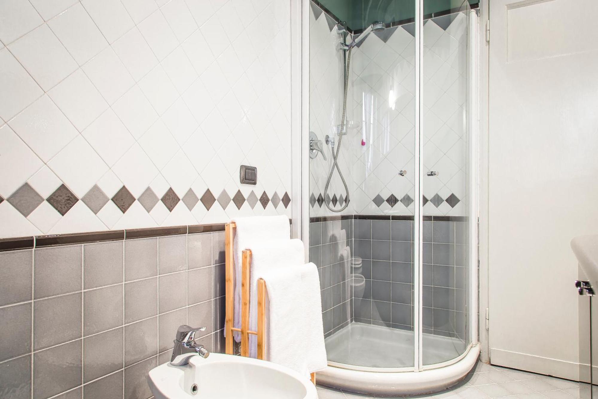 Margreth Apartment Милано Екстериор снимка