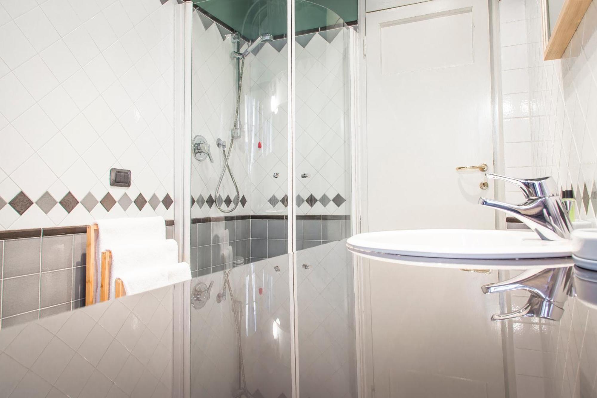 Margreth Apartment Милано Екстериор снимка